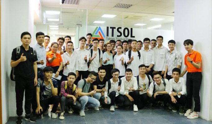 FPT-APTECH-tham-quan-doanh-nghiep-trung-ngay-co-hoi-viec-lam-tai-itsol