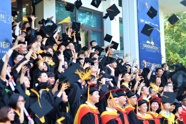 FPT-APTECH-le-tot-nghiep-2020-hanoi