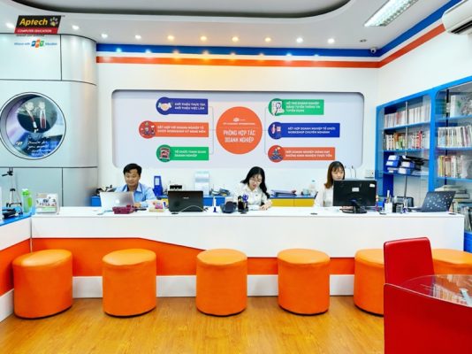 FPT-APTECH-gioi-thieu-phong-ecd