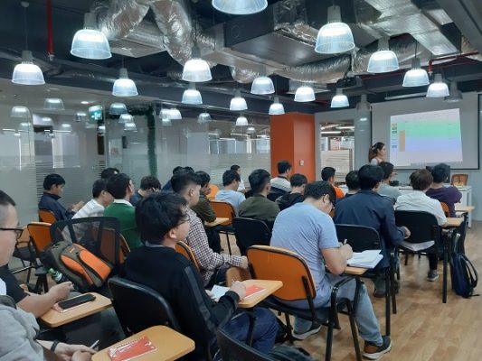 FPT-Aptech-tham-quan-cong-ty-Sutrix-solutions