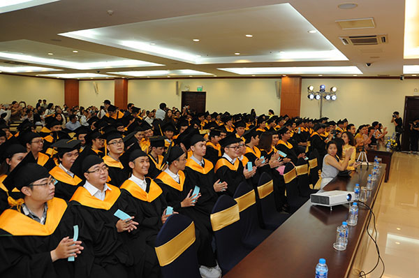 FPT-Aptech-vien-dao-tao-quoc-te-FPT-vinh-danh-3-tan-thu-khoa-day-trien-vong