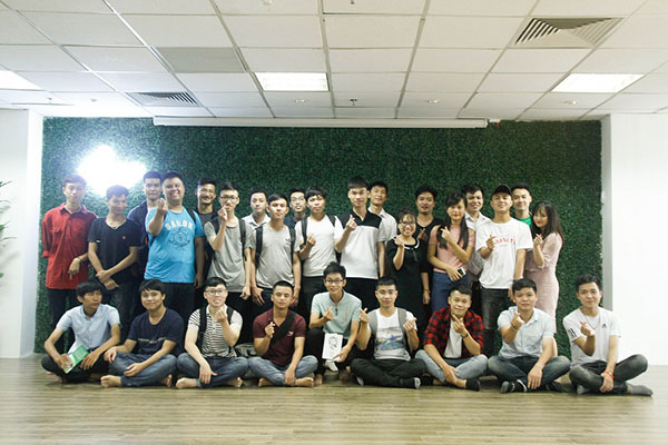 FPT-Aptech-theo-chan-cac-FATer-do-bo-cong-ty-Cowell-chau-a