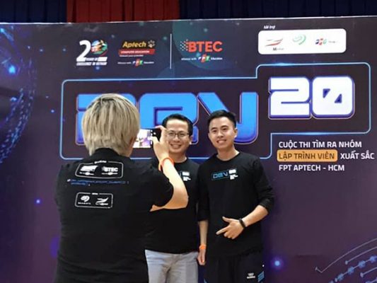 FPT-APTECH-chien-binh-lap-trinh-khi-the-trong-ngay-khai-mac-dev-20-ho-chi-minh