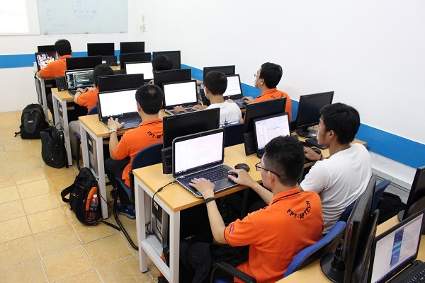 FPT-Atech-du-hoc-trong-nuoc