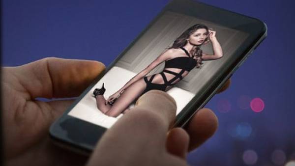 FPT-APTECH-ung-dung-nguoi-lon-bi-mat-chup-anh-nong-de-tong-tien-nguoi-dung-android