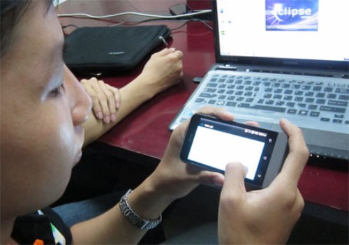 FPT-APTECH-tim-cua-ra-cho-ung-dung-di-dong-cua-sinh-vien