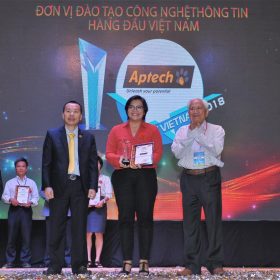 APTECH NHẬN CÚP VÀNG ĐƠN VỊ ĐÀO TẠO CNTT HÀNG ĐẦU 2018
