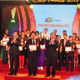 ĐH FPT giành cú đúp giải thưởng Sao khuê 2012 về đào tạo nhân lực CNTT