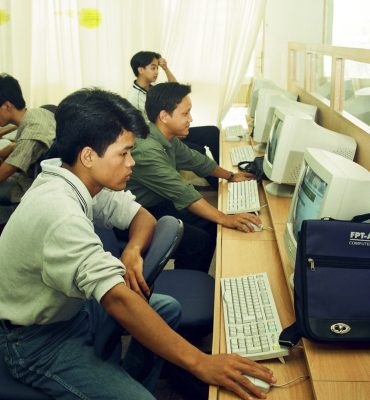 hon-20-nam-mo-coi-tu-buoc-chan-FPT-APTECH