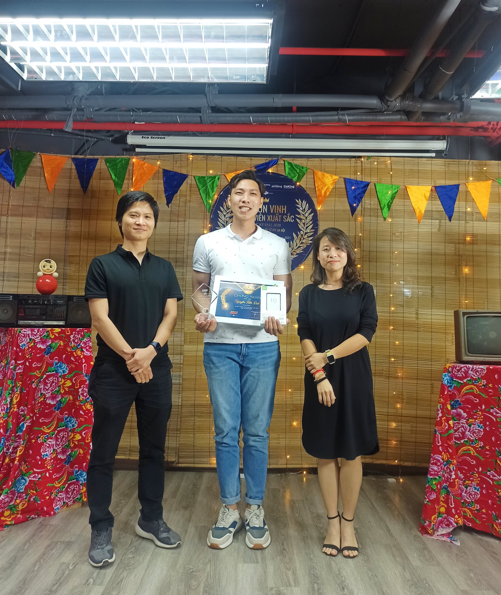 FPT-APTECH-doi-ban-chien-si-nganh-va-giao-vien-cung-nhau-tro-thanh-sinh-vien-lap-trinh-xuat-sac