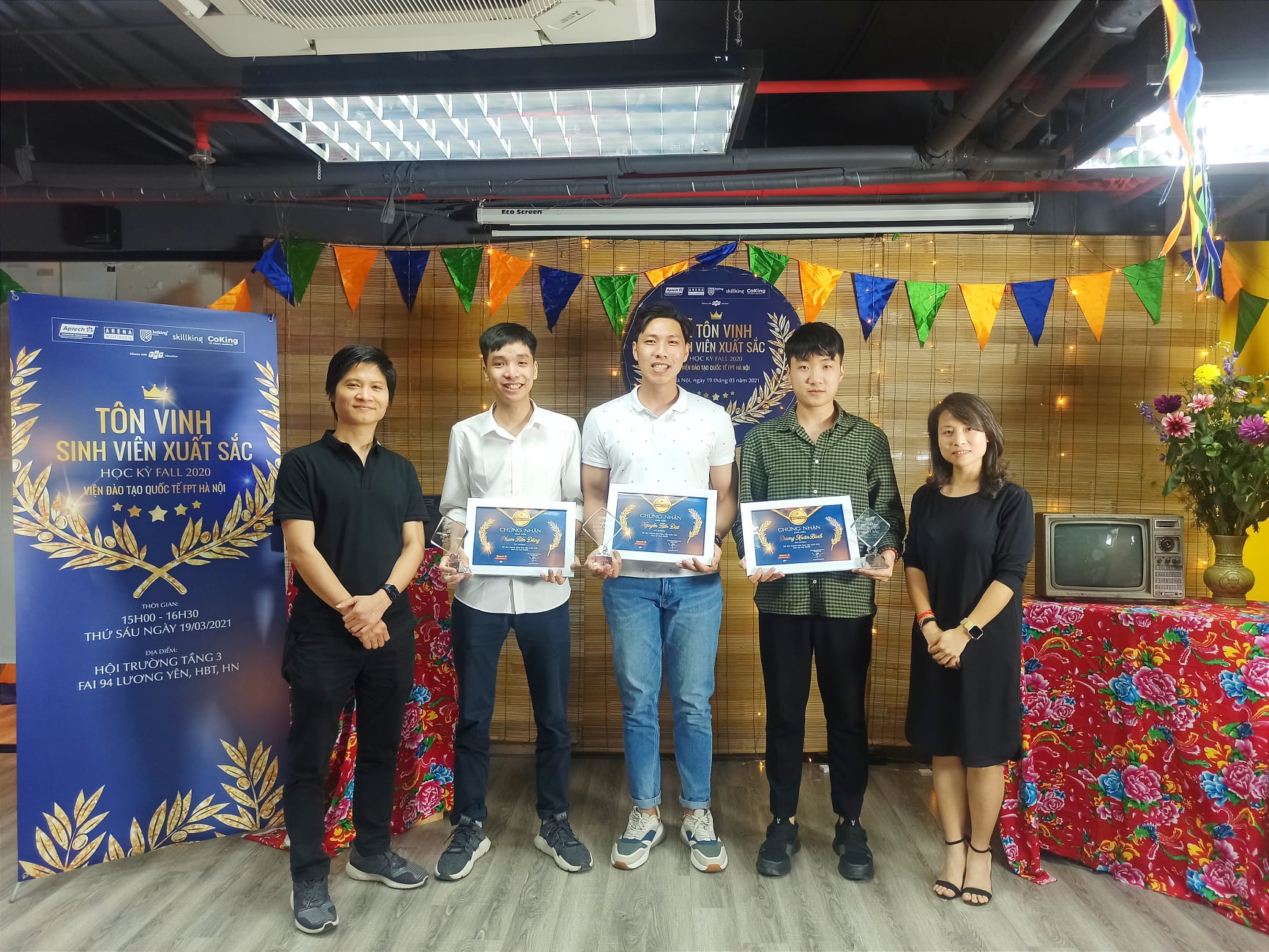 FPT-APTECH-doi-ban-chien-si-nganh-va-giao-vien-cung-nhau-tro-thanh-sinh-vien-lap-trinh-xuat-sac