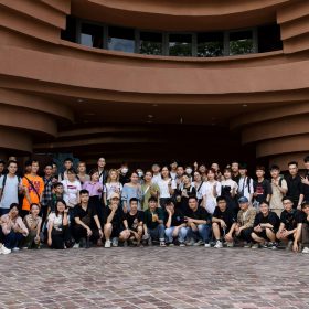 Một ngày trải nghiệm tour “Vì mẹ bắt đi Bát Tràng” của sinh viên FPT Aptech