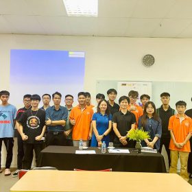 Bảo vệ đồ án kì II với những project có ý tưởng mới lạ của lớp T2108A1