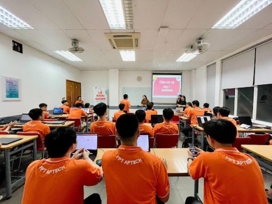 FPT Aptech đang tuyển sinh 2023 bằng hình thức xét tuyển học bạ 