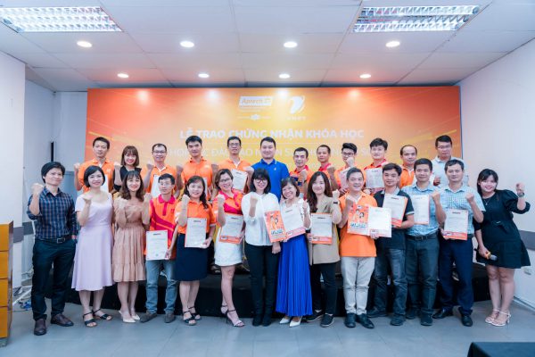 Buổi lễ trao chứng nhận khóa học
