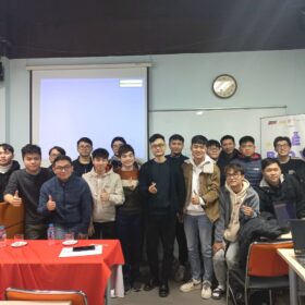 Tập thể lớp T2301E đã hoàn thành một nửa chặng đường tại FPT Aptech