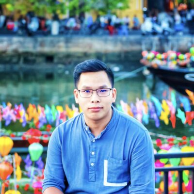 Phùng Duy Hùng lớp T2210M