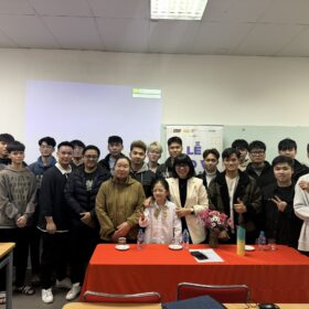 5 sản phẩm đầu tiên của tập thể T2308M cùng ngôi nhà FPT Aptech