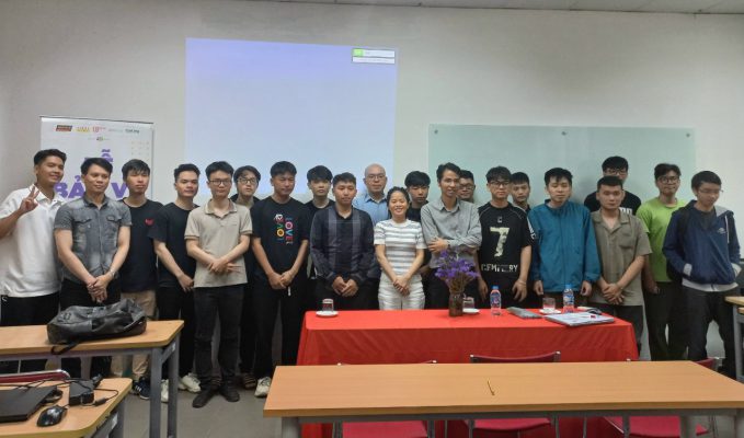 Tập thể lớp T2310E