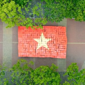 Sinh viên FPT Aptech cùng 1300 sinh viên FPT cùng thắp sáng niềm tự hào Việt Nam