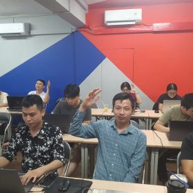 Buổi học đầy hứng khởi của lớp T3.2307.E1 với môn học “Application Development Using Flutter and Dart”