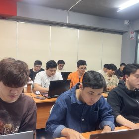 Trải nghiệm sau 2 tháng học lập trình của lớp T3.2503.E1: Từ bỡ ngỡ đến tự tin viết code