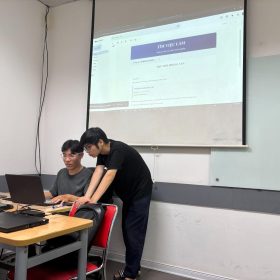 Buổi review và bảo vệ thử đồ án tại lớp học FPT Aptech
