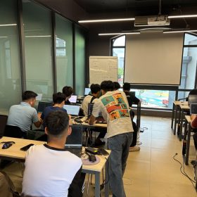 Đột kích buổi học Java Program 2 của lớp T2409M tại FPT Aptech