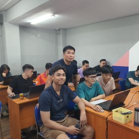 Phương pháp “kiến tạo xã hội” được áp dụng trong giờ học MongoDB của lớp T1.2406.E1