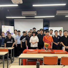 Buổi bảo vệ đồ án kỳ 3 của lớp T2310E tại FPT Aptech Hà Nội