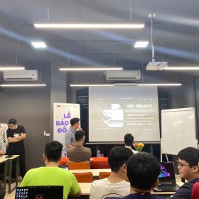 Sinh viên lớp T2311E bảo vệ đồ án kỳ 3: Dấu mốc trưởng thành sau một học kỳ thử thách