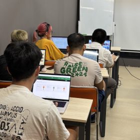 Lớp T2502E bước vào kỳ làm đồ án đầu tiên: Khởi đầu nghiêm túc cho hành trình nghề nghiệp