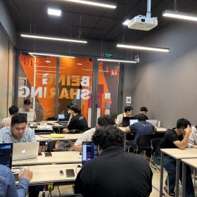 Học đi đôi với hành: Trải nghiệm thực tế qua học nhóm tại FPT Aptech