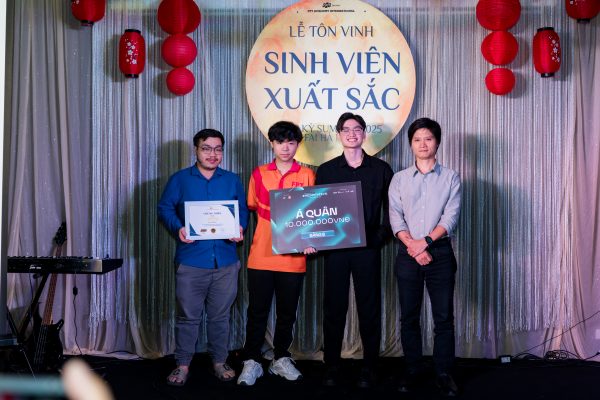 Team ATOM xuất sắc nhận Giải Nhì cuộc thi Hackathon 2025