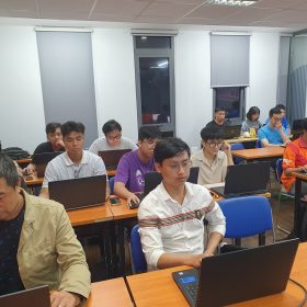 Lớp T1.2406.E1 học theo mô hình kiến tạo xã hội: Khai mở tư duy triển khai ứng dụng web trên Azure