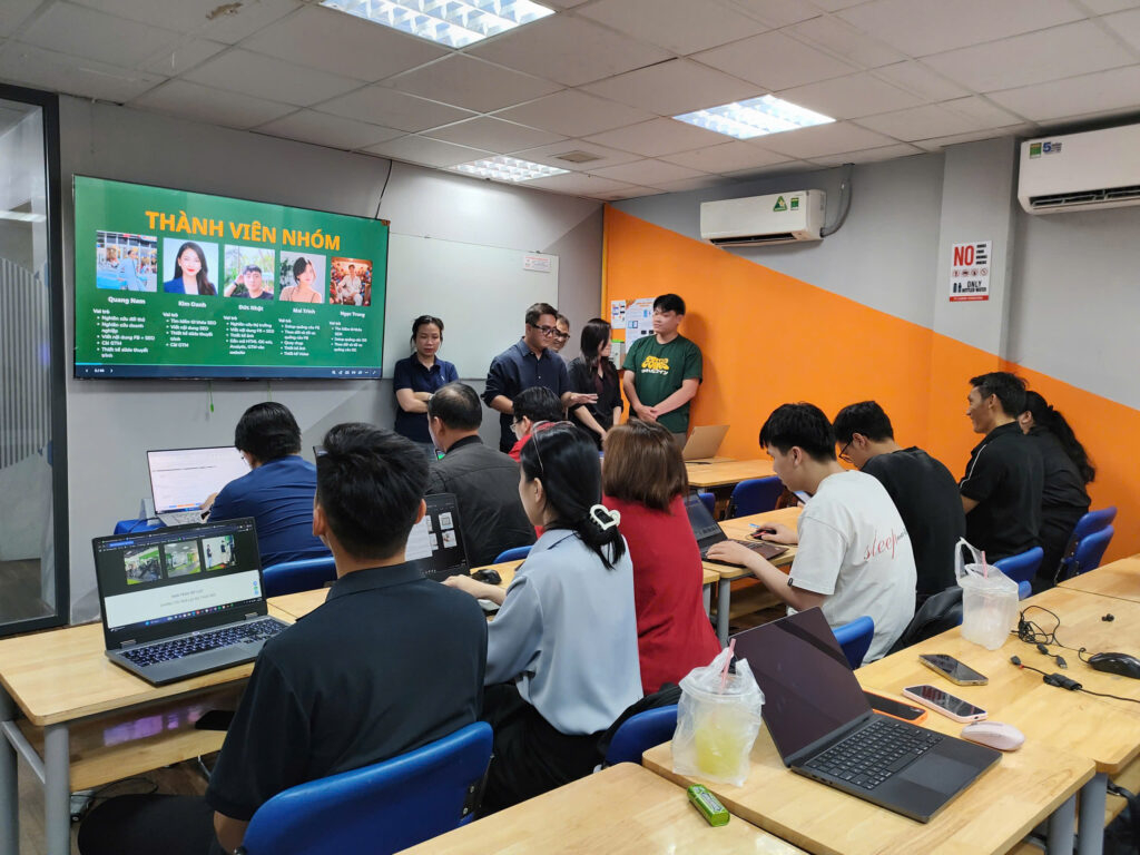 Sinh viên Digital Marketing tại FPT Skillking hoàn thành đồ án với các dự án doanh nghiệp thực tế