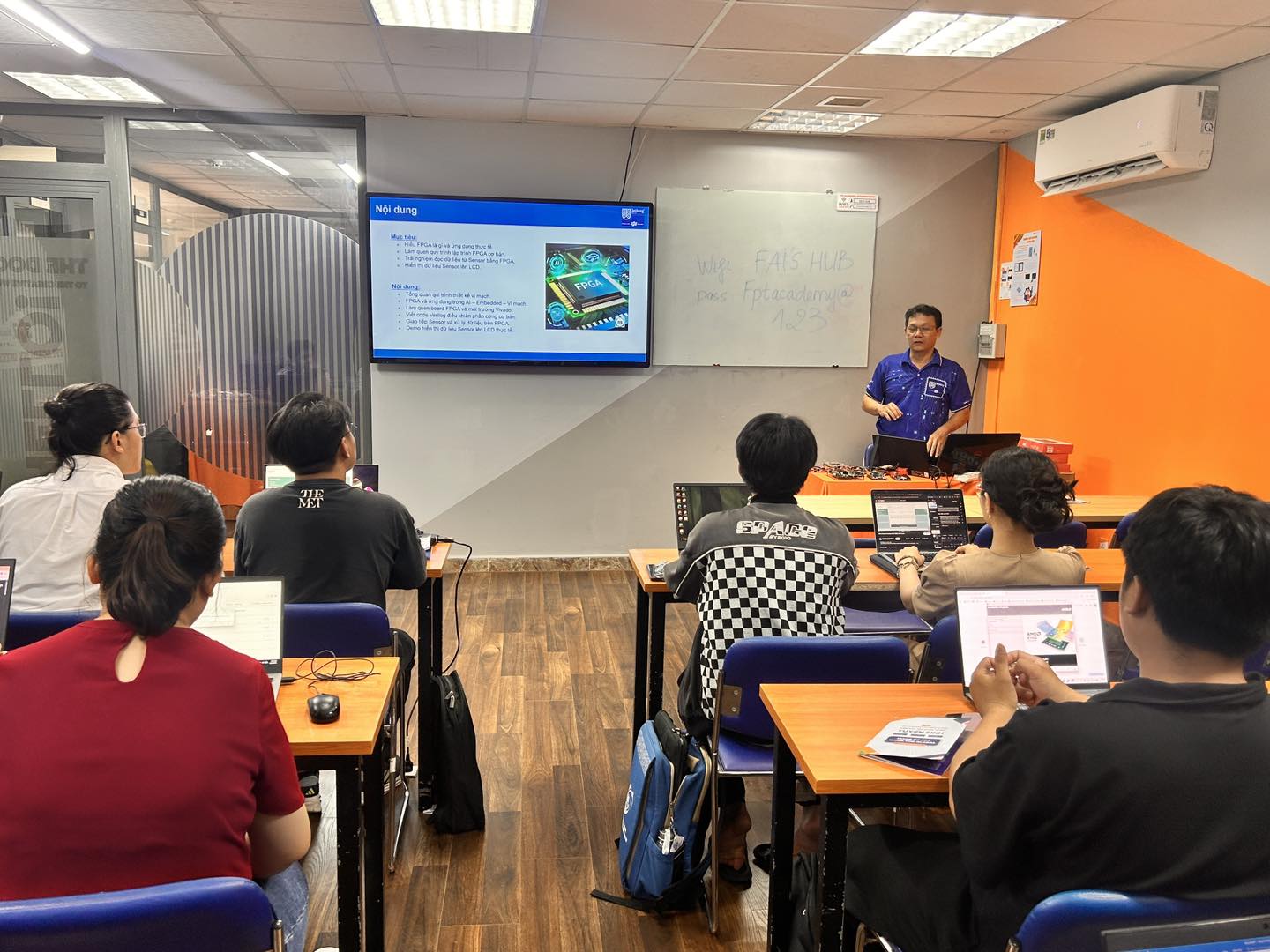 3 giờ trải nghiệm FPGA & Sensor tại FPT, chạm ngõ ngành thiết kế vi mạch