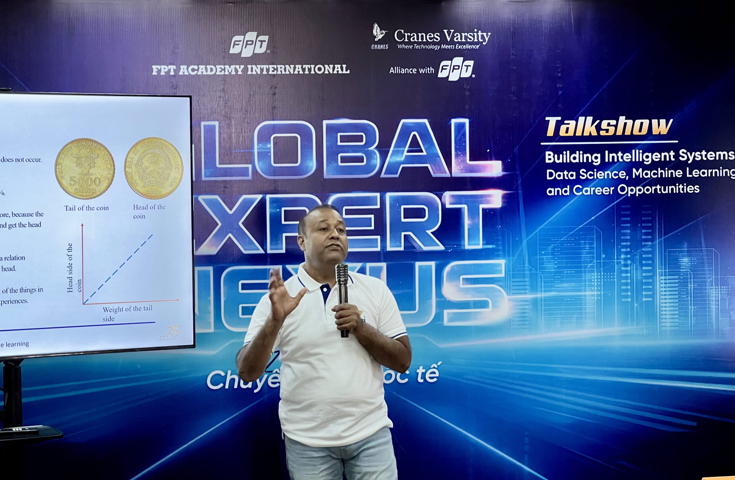 Talkshow “Building Intelligent Systems”: Khám phá cơ hội nghề nghiệp trong kỷ nguyên AI 5 IMG 0195 2 scaled