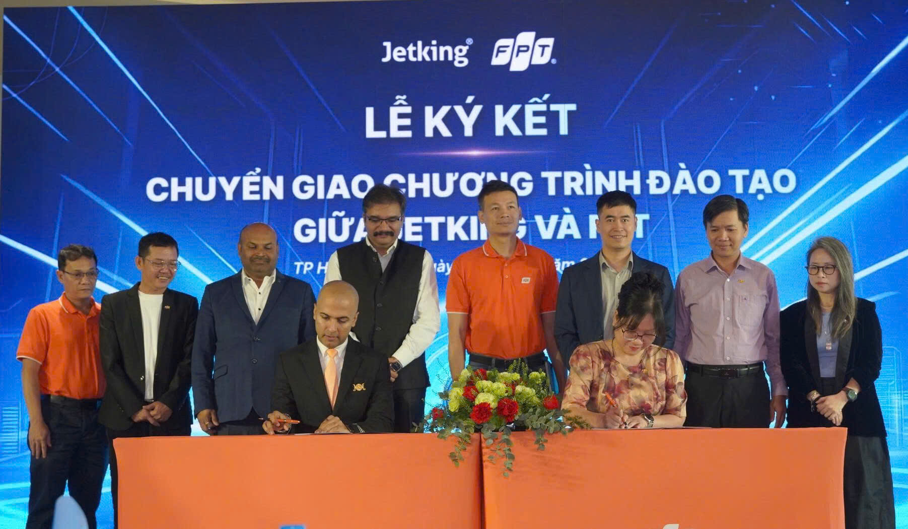 Lễ ký kết hợp tác chuyển giao chương trình đào tạo giữa Jetking và FPT.