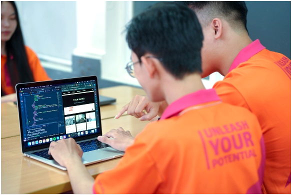 “3 năm - 2 bằng” và xu hướng học tích hợp: Lối tắt trở thành lập trình viên quốc tế