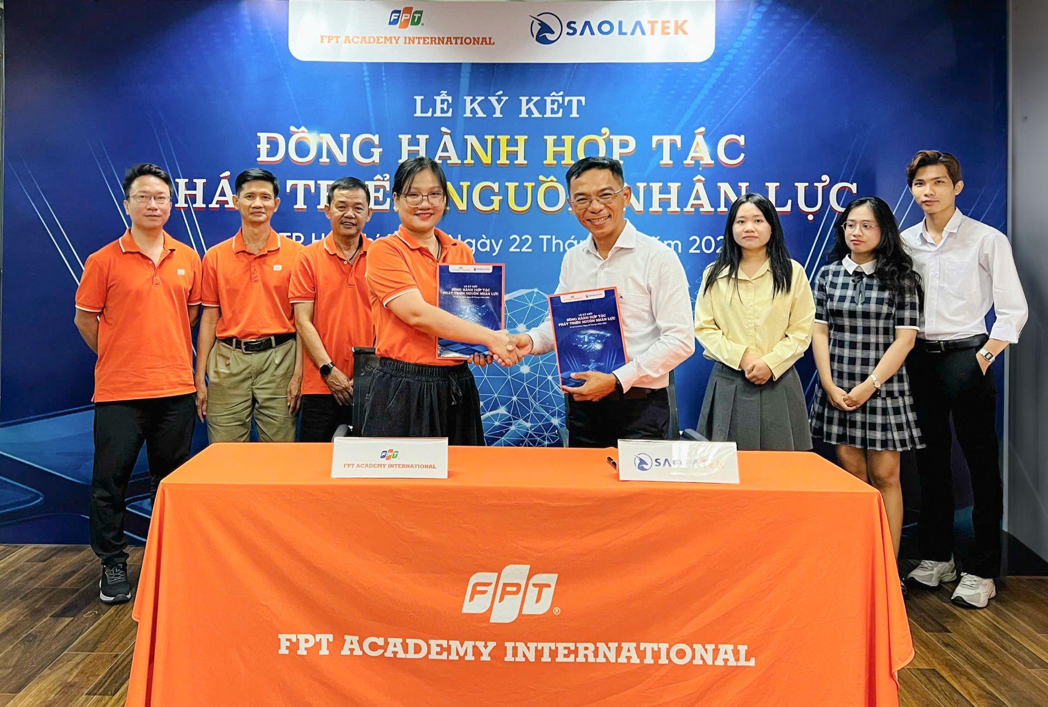FPT Academy International hợp tác Saolatek đào tạo Drone thực chiến cho sinh viên