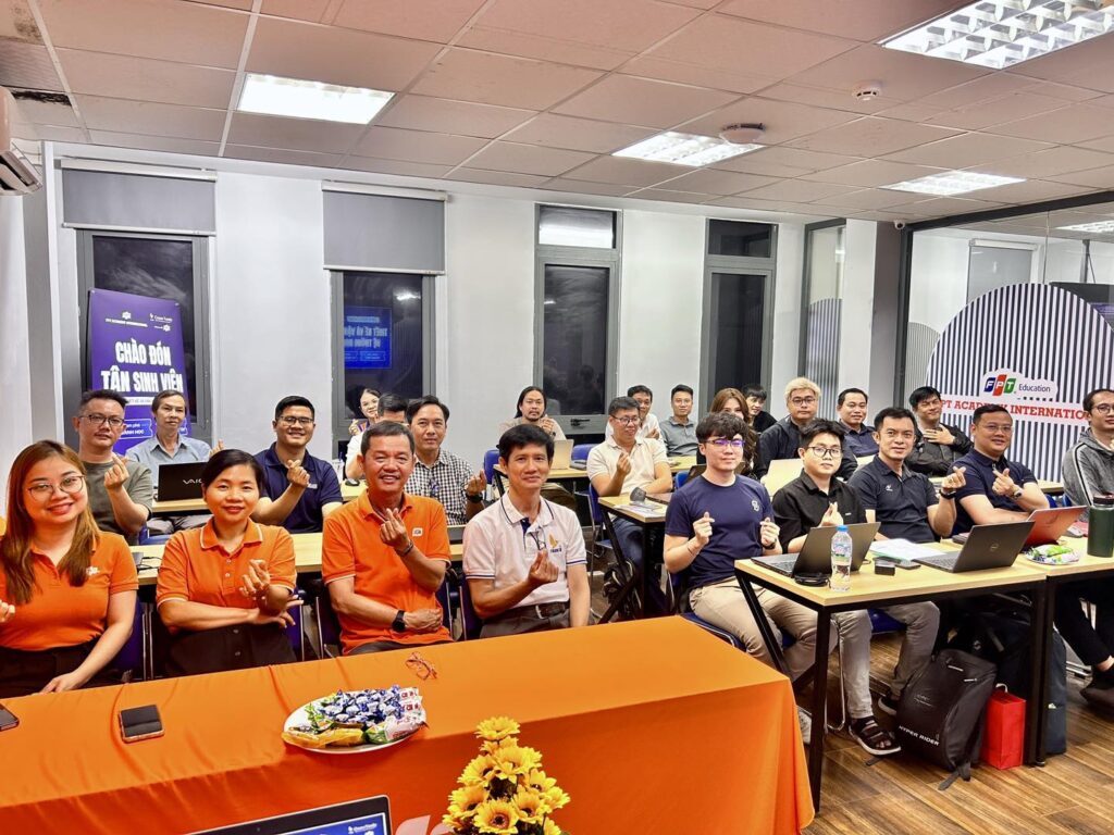 Lễ khai giảng lớp Thiết kế và vận hành hệ thống Drone đầu tiên tại Viện Đào tạo Quốc tế FPT