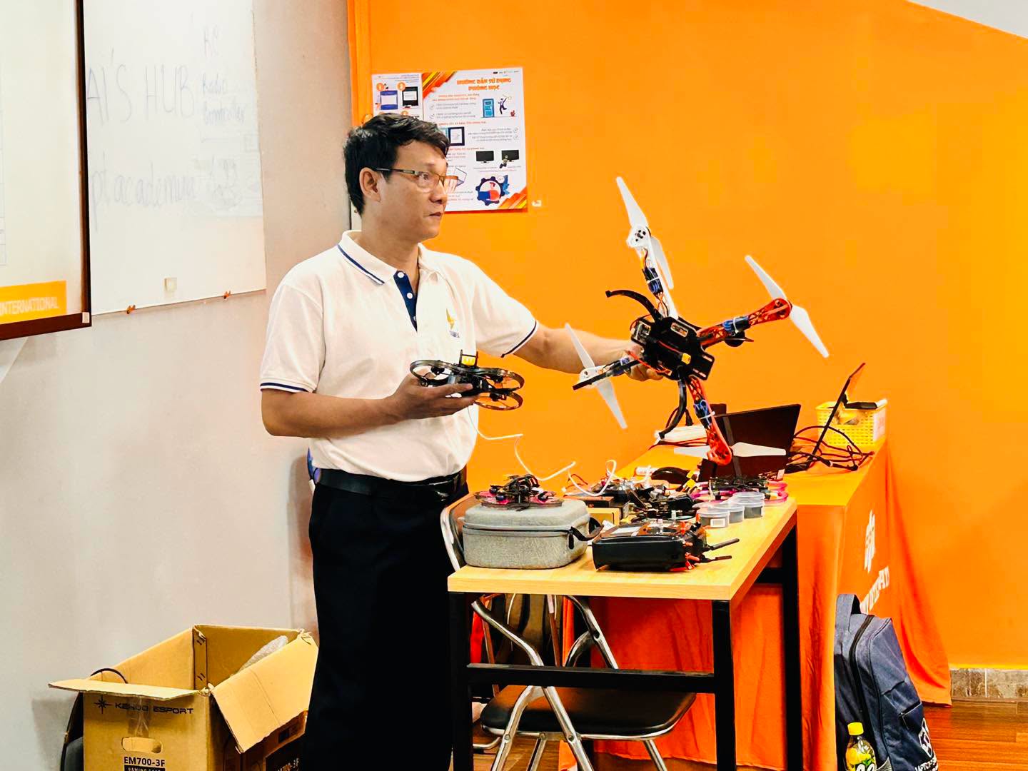 Chia sẻ từ thầy Trương Huy Hoàng - Giảng viên cuyên ngành Thiết kế và vận hành hệ thống Drone tại lớp học