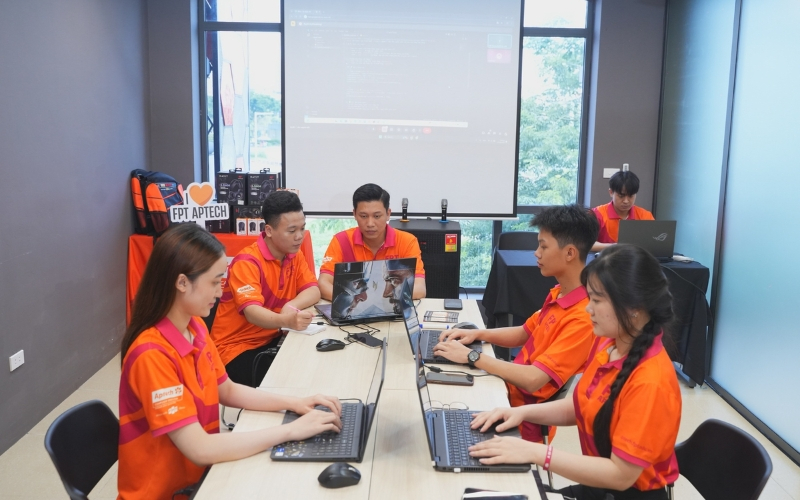 Nghề lập trình viên là gì? Lĩnh vực, kỹ năng cần có của lập trình viên 7 Chương trình học thử lập trình miễn phí tại FAI giúp người học trải nghiệm môi trường lập trình và định hướng nghề phù hợp.
