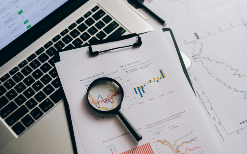Học lập trình để làm gì? Lợi ích, ứng dụng và cơ hội nghề nghiệp 7 Data Analyst khai thác dữ liệu lớn, xây dựng mô hình phân tích và cung cấp insight hỗ trợ quyết định chiến lược cho doanh nghiệp.