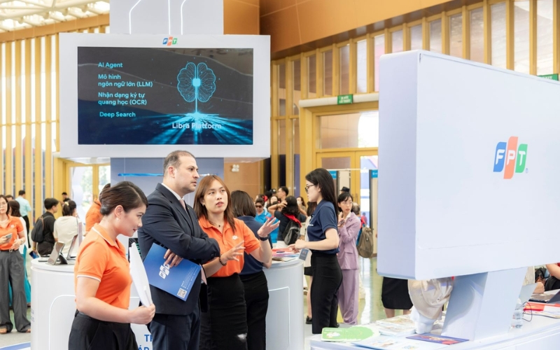 Nghề lập trình viên là gì? Lĩnh vực, kỹ năng cần có của lập trình viên 12 FPT Academy International đào tạo lập trình chuẩn quốc tế, gắn kết doanh nghiệp và đa lĩnh công nghệ.