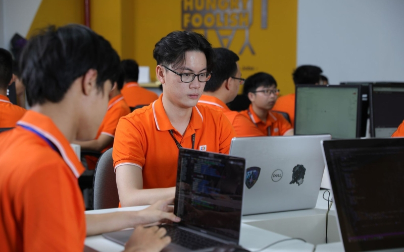 Nghề lập trình viên là gì? Lĩnh vực, kỹ năng cần có của lập trình viên 9 Khả năng tự học giúp lập trình viên liên tục cập nhật công nghệ mới, thích nghi nhanh với thay đổi của ngành.
