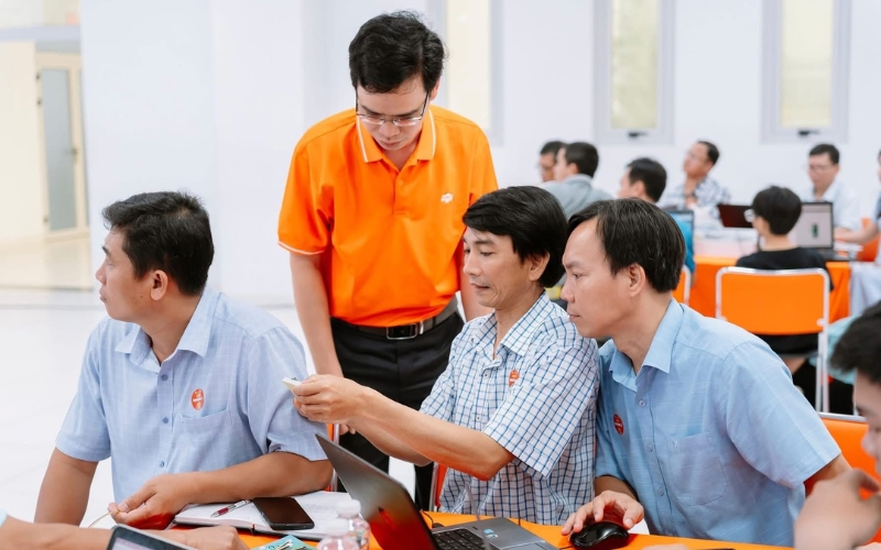 Lương Lập trình viên: Mức lương chi tiết theo cấp bậc, vị trí 2 Mức lương Lập trình viên thay đổi theo vị trí và kinh nghiệm, cao nhất ở Fullstack và AI Engineer.
