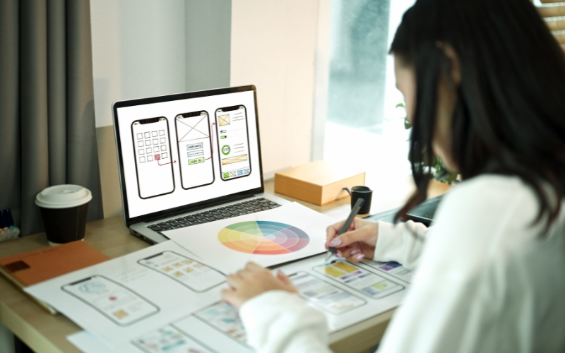 Học lập trình để làm gì? Lợi ích, ứng dụng và cơ hội nghề nghiệp 9 UI/UX Designer tối ưu giao diện và trải nghiệm người dùng, đảm bảo sản phẩm số vừa ấn tượng về thị giác vừa dễ sử dụng.