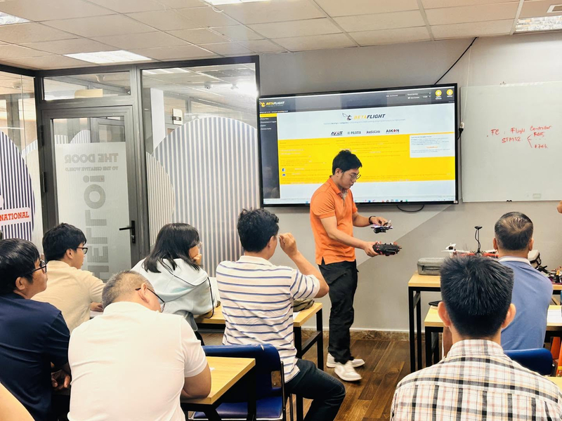 Giao thức truyền thông giúp vi điều khiển giao tiếp và trao đổi dữ liệu trong hệ thống nhúng ô tô.